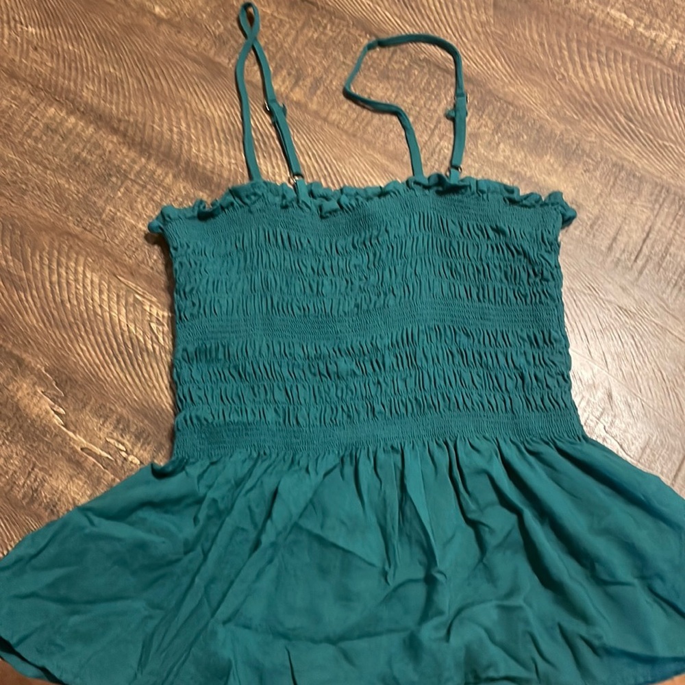 Color is green